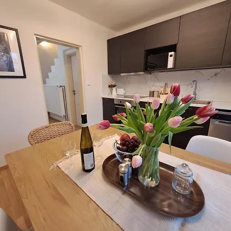Apartmanovy Dum Se Zahradou V Klidne Casti Prahy Prague Exterior photo