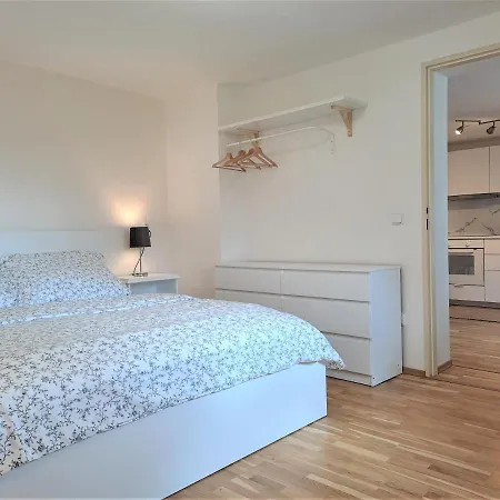 Apartmanovy Dum Se Zahradou V Klidne Casti Prahy Prague Exterior photo