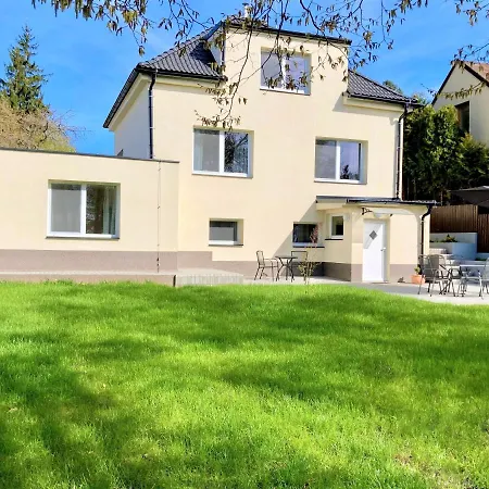 Apartmanovy Dum Se Zahradou V Klidne Casti Prahy Prague Exterior photo
