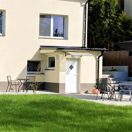 Apartmanovy Dum Se Zahradou V Klidne Casti Prahy Prague Exterior photo