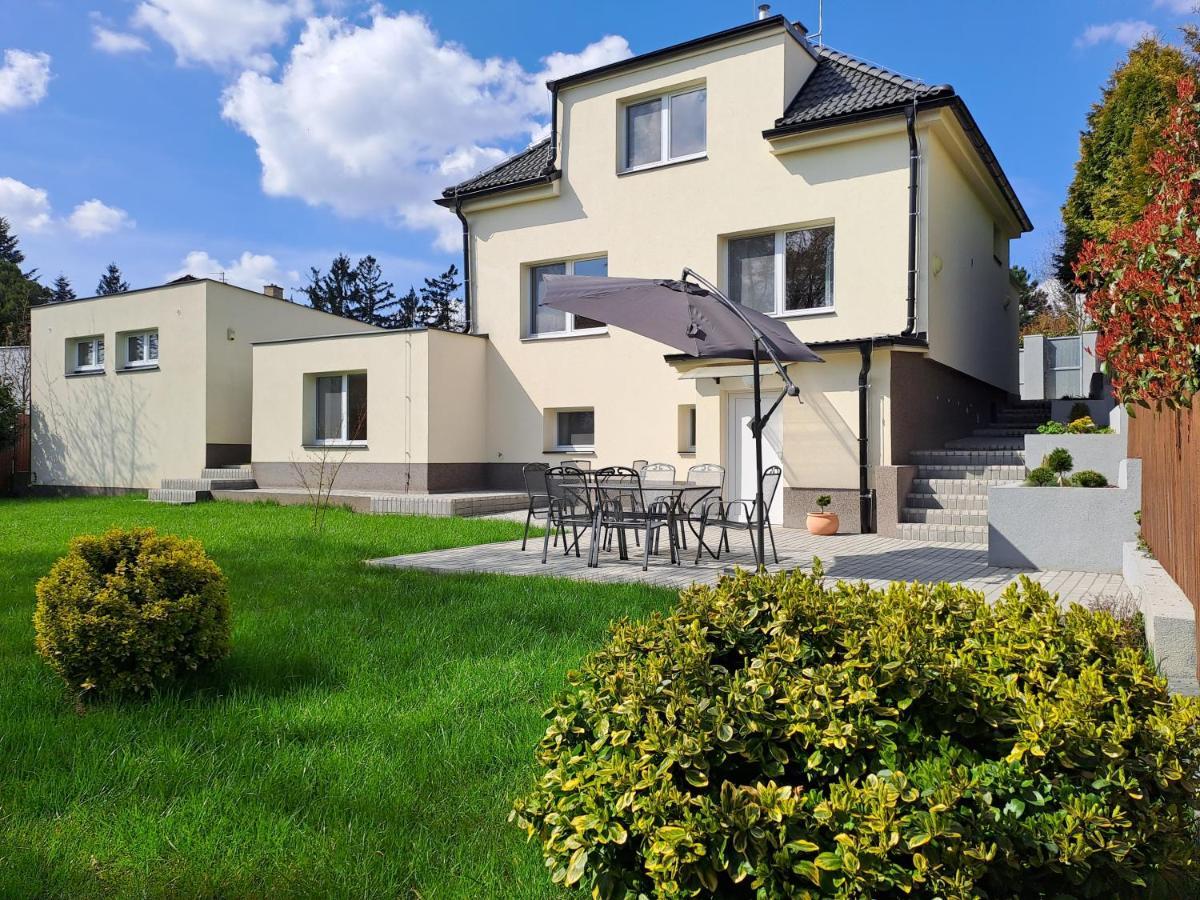 Apartmanovy Dum Se Zahradou V Klidne Casti Prahy Апартаменти
