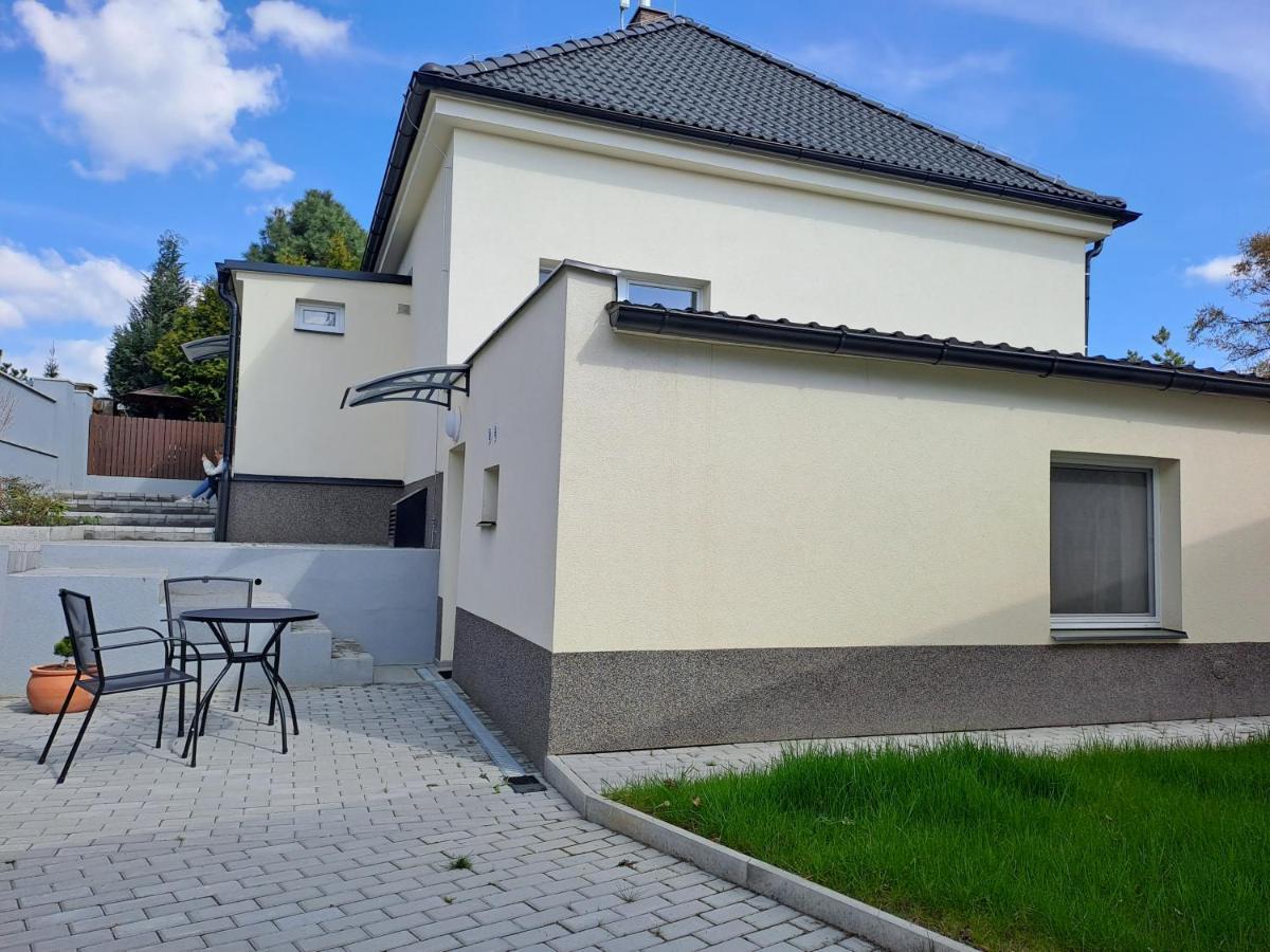 Apartmanovy Dum Se Zahradou V Klidne Casti Prahy Апартаменти *