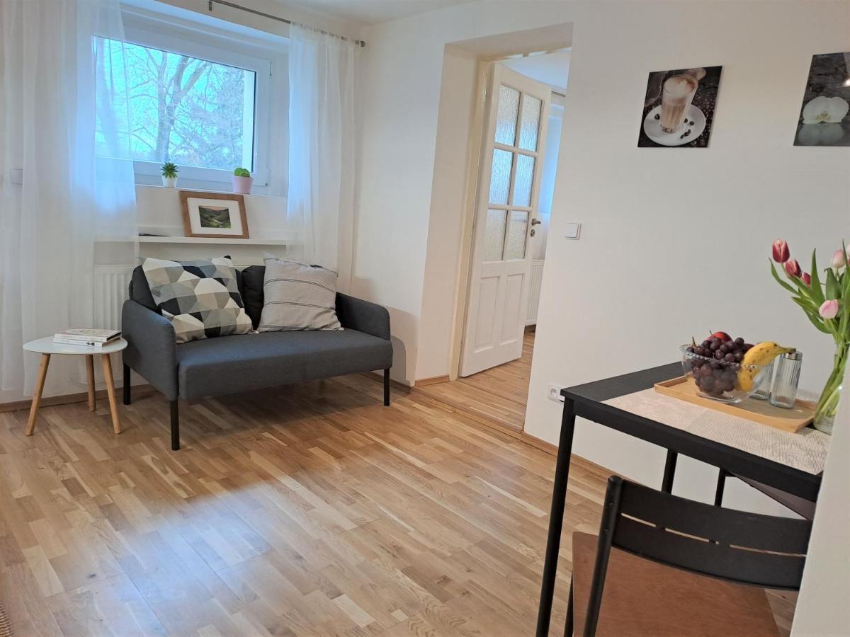 Апартаменти Apartmanovy Dum Se Zahradou V Klidne Casti Prahy Прага
