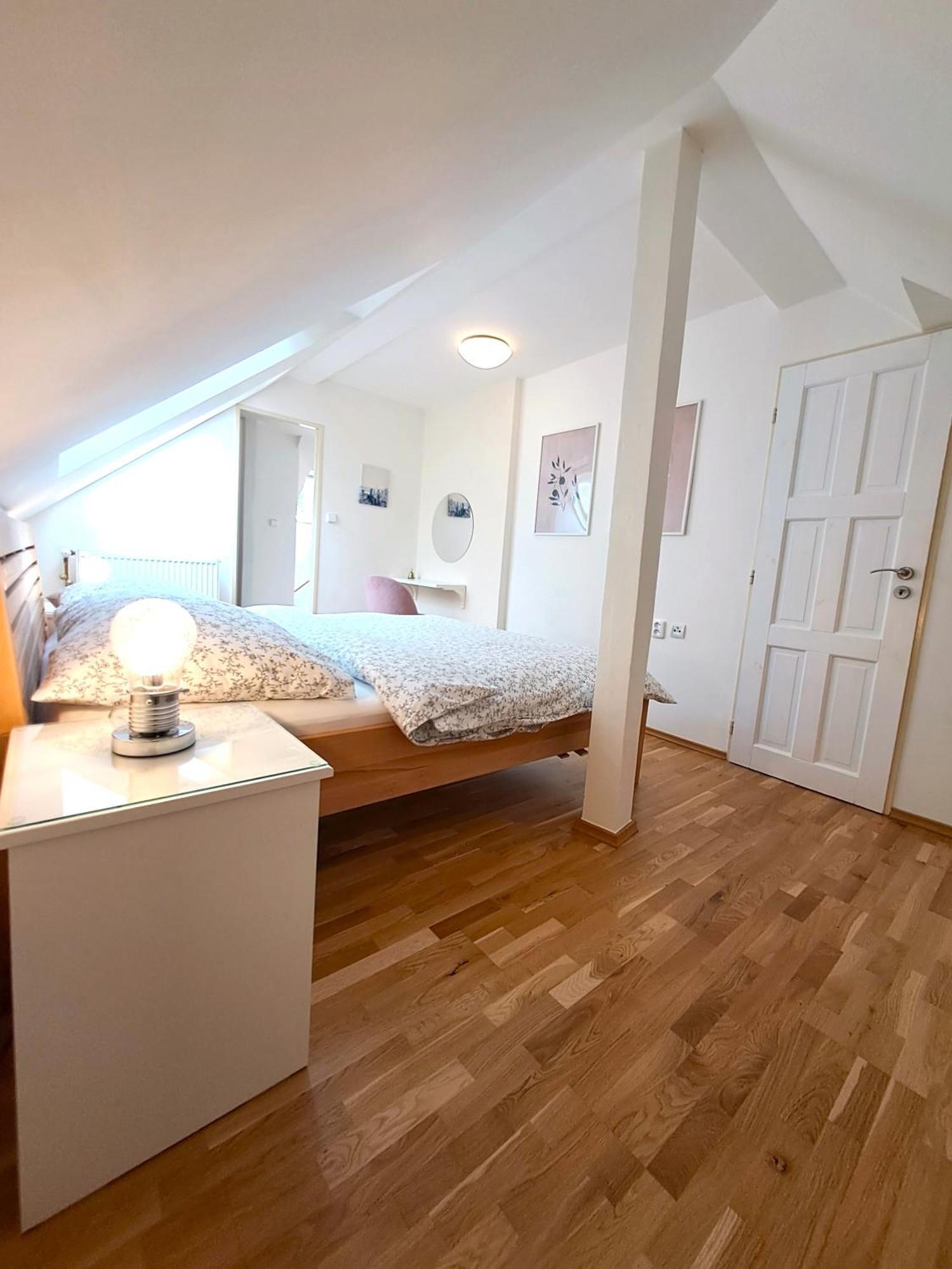 Apartmanovy Dum Se Zahradou V Klidne Casti Prahy Апартаменти *