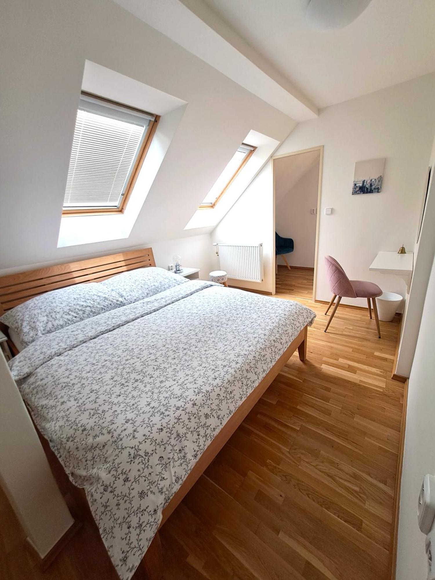 Apartmanovy Dum Se Zahradou V Klidne Casti Prahy Апартаменти *