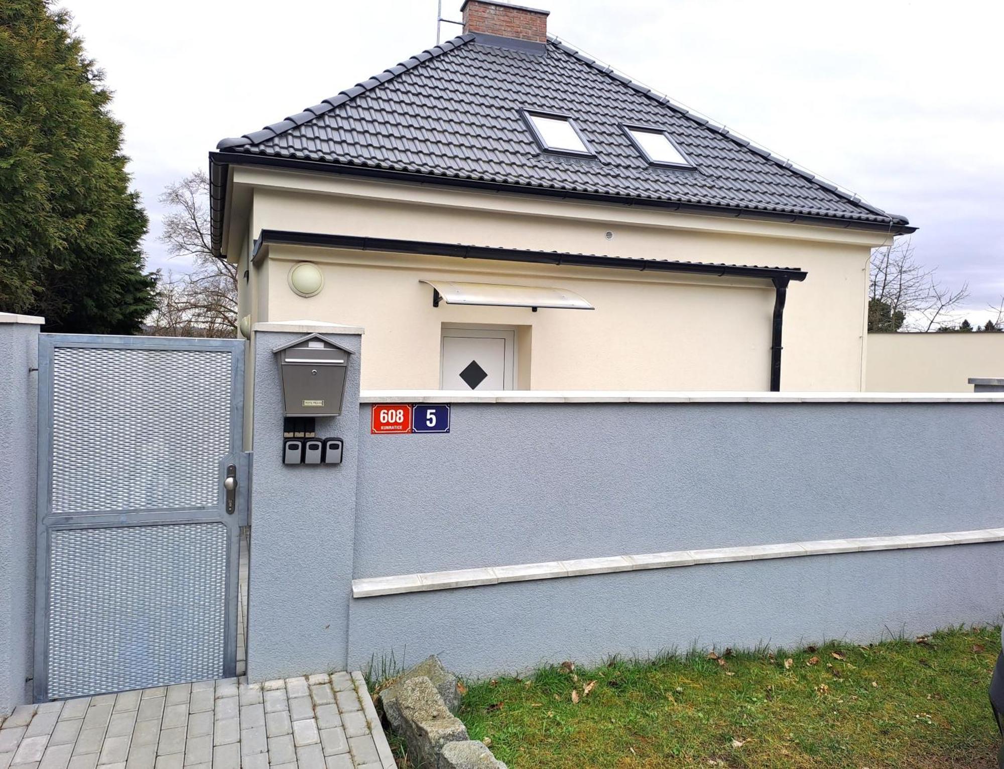 Apartmanovy Dum Se Zahradou V Klidne Casti Prahy Прага